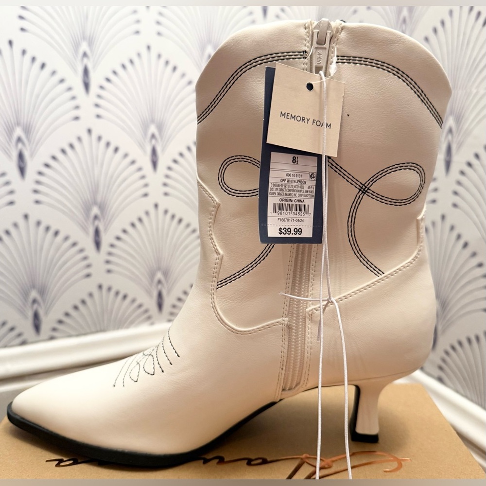 Universal Threads White Mini Cowgirl Boots size 9 Brand New 1.5in heel - Picture 2 of 4